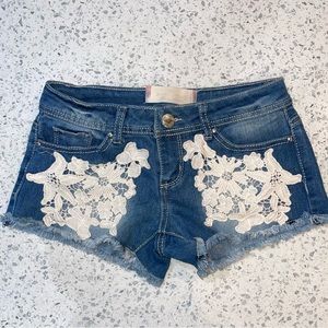 Denim floral shorts🌸